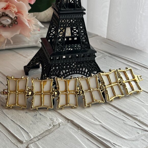 Vintage White & Gold Bracelet, Simple but classy bracelet, Sturdy hard material - Picture 4 of 9